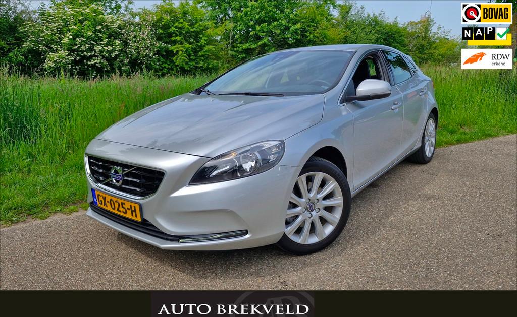 Volvo V40 2.0 T3 Momentum 152PK| Rijklaarprijs | Cruise | Cl, Auto's, Voorwielaandrijving, Gebruikt, 4 cilinders, Leder en Stof