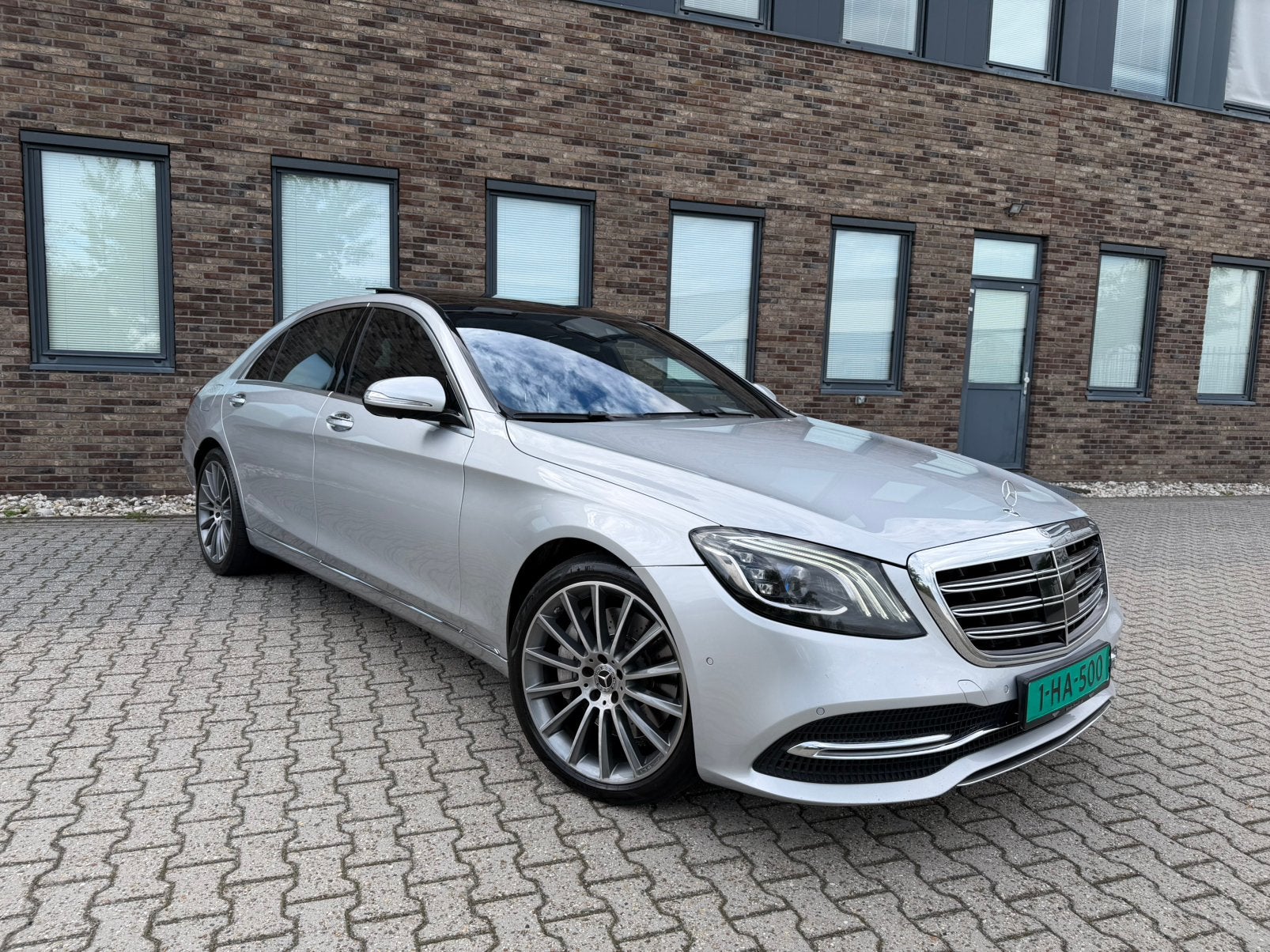 Mercedes-Benz S-Klasse S560 Lang 4-Matic Chauffeur Pano, Auto's, Automaat, Dealer onderhouden, Parkeerassistent, Leder