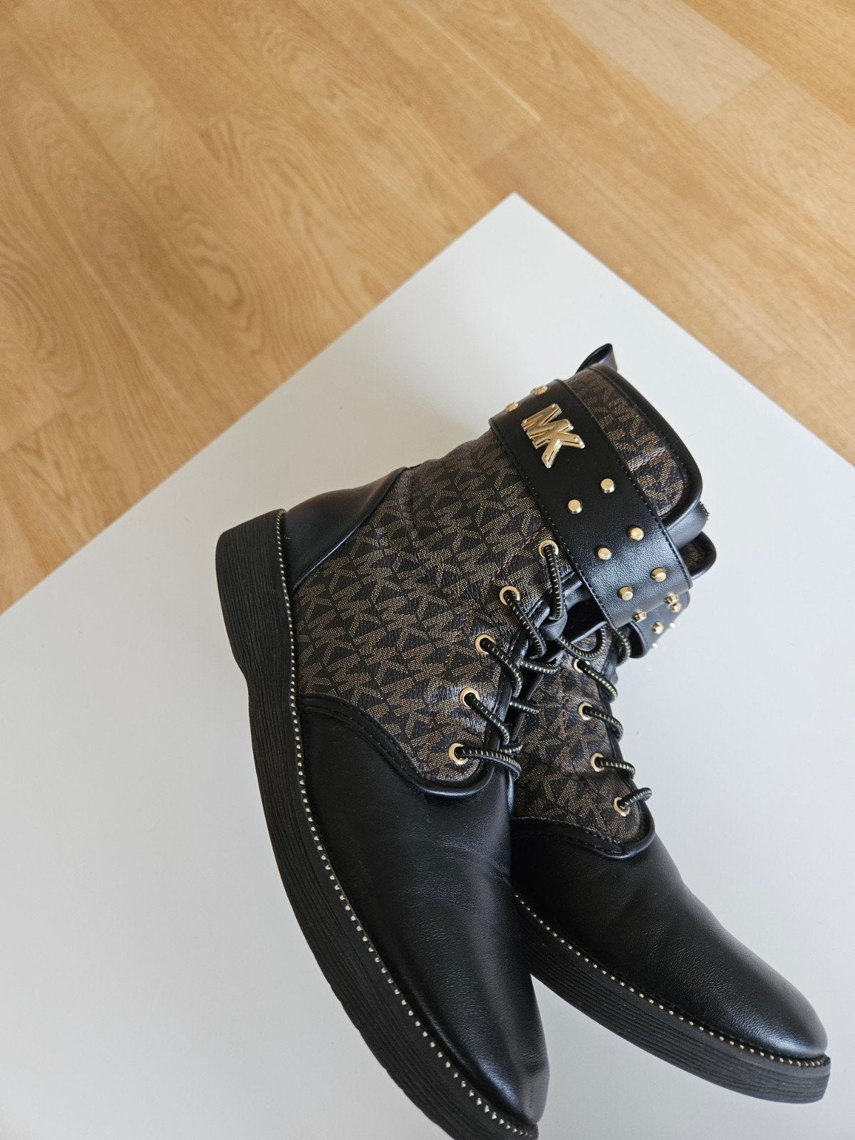Michael Kors laarzen met veters en studs, Kleding | Dames, Michael Kors, Zwart, Lage of Enkellaarzen, Ophalen of Verzenden