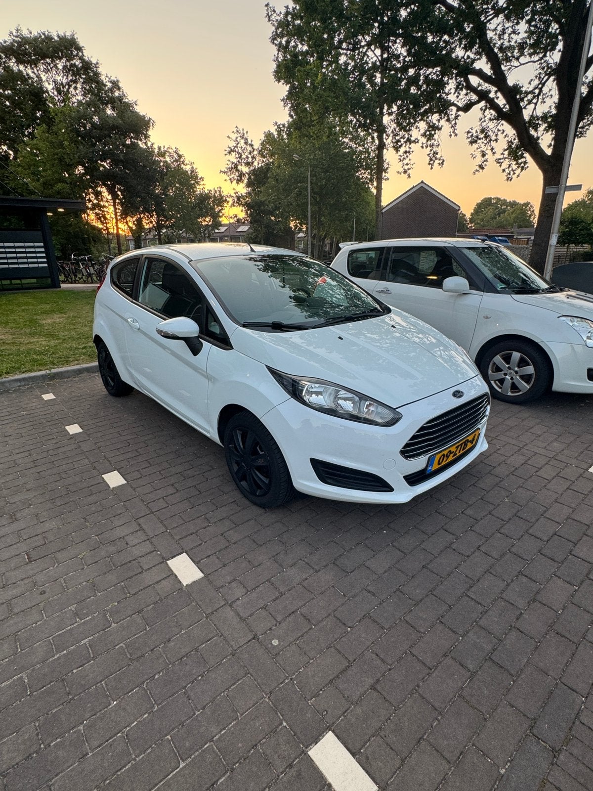 Ford Fiësta 1.0 48KW/65PK 3D 2013 Wit /Cruise/Airco, Auto's, Ford, Stof, 31 €/maand, USB, Origineel Nederlands
