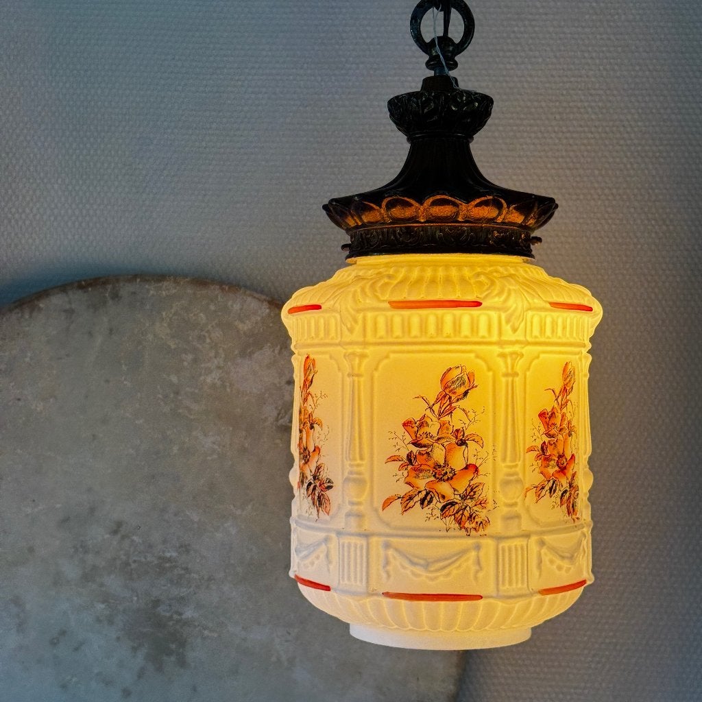 Antieke Opaline Hanglamp, Hallamp met Bloem Decor, Wit, Ophalen of Verzenden, Gebruikt, Glas