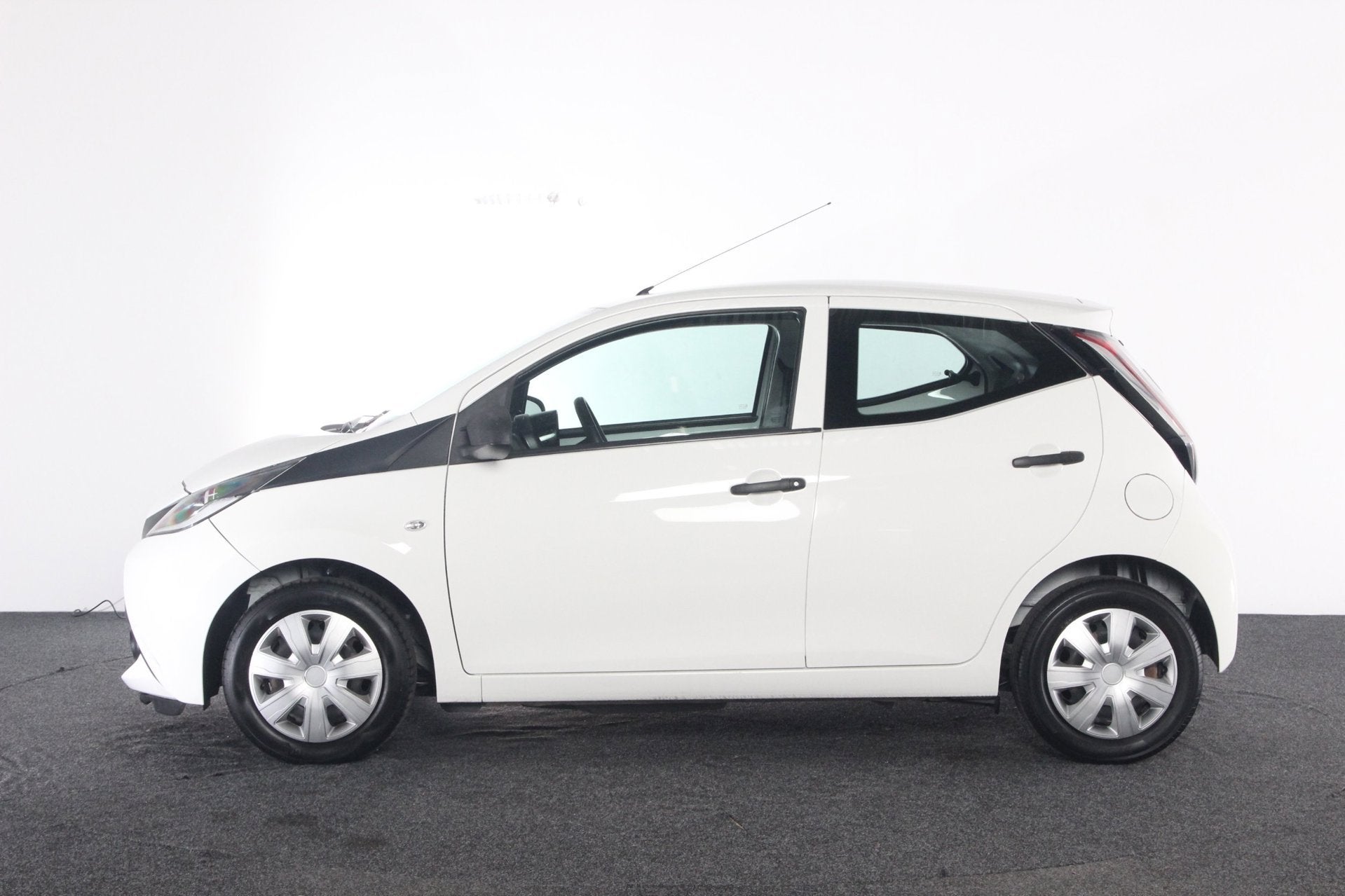 Toyota Aygo 1.0 VVT-i x-now, Auto's, Toyota, Voorwielaandrijving, Stof, Gebruikt, Euro 6