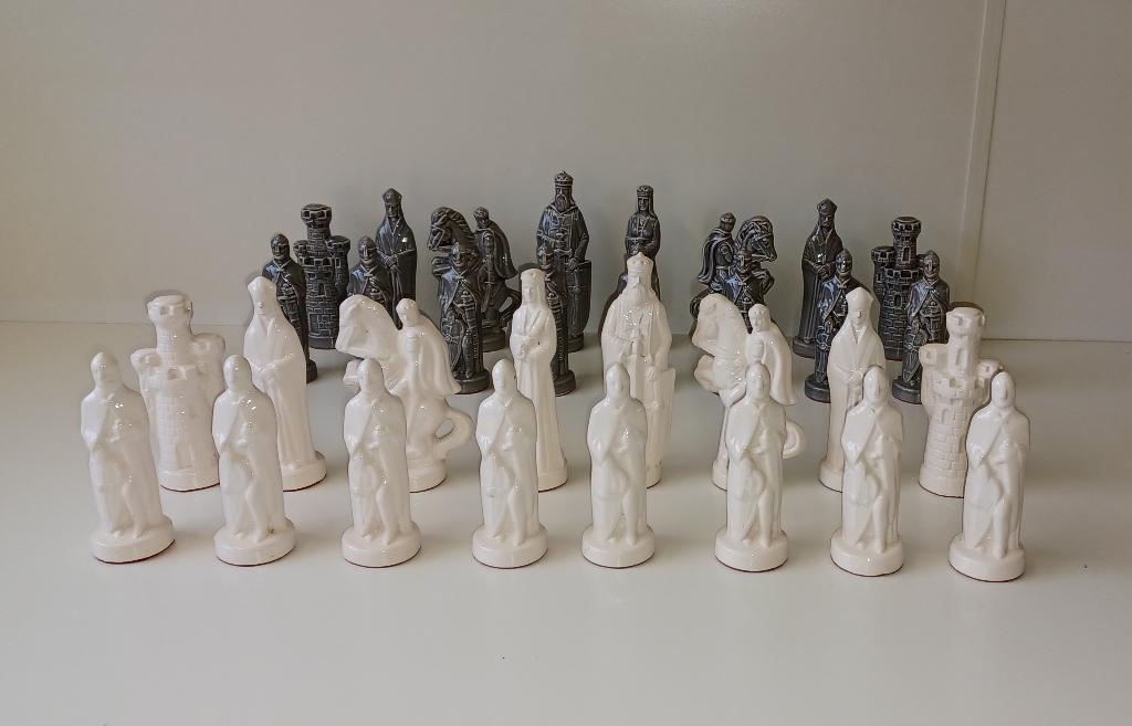 Compleet schaakspel met handgemaakte keramische stukken., Hobby en Vrije tijd, Een of twee spelers, Ophalen, Gebruikt