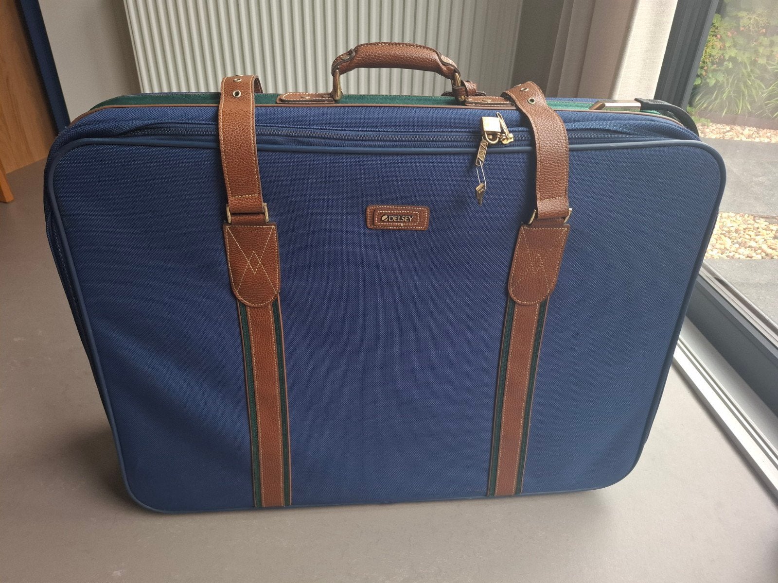 2 Delsey reiskoffers, 60x80x23 cm, Overige materialen, Gebruikt, 70 cm of meer, 55 cm of meer