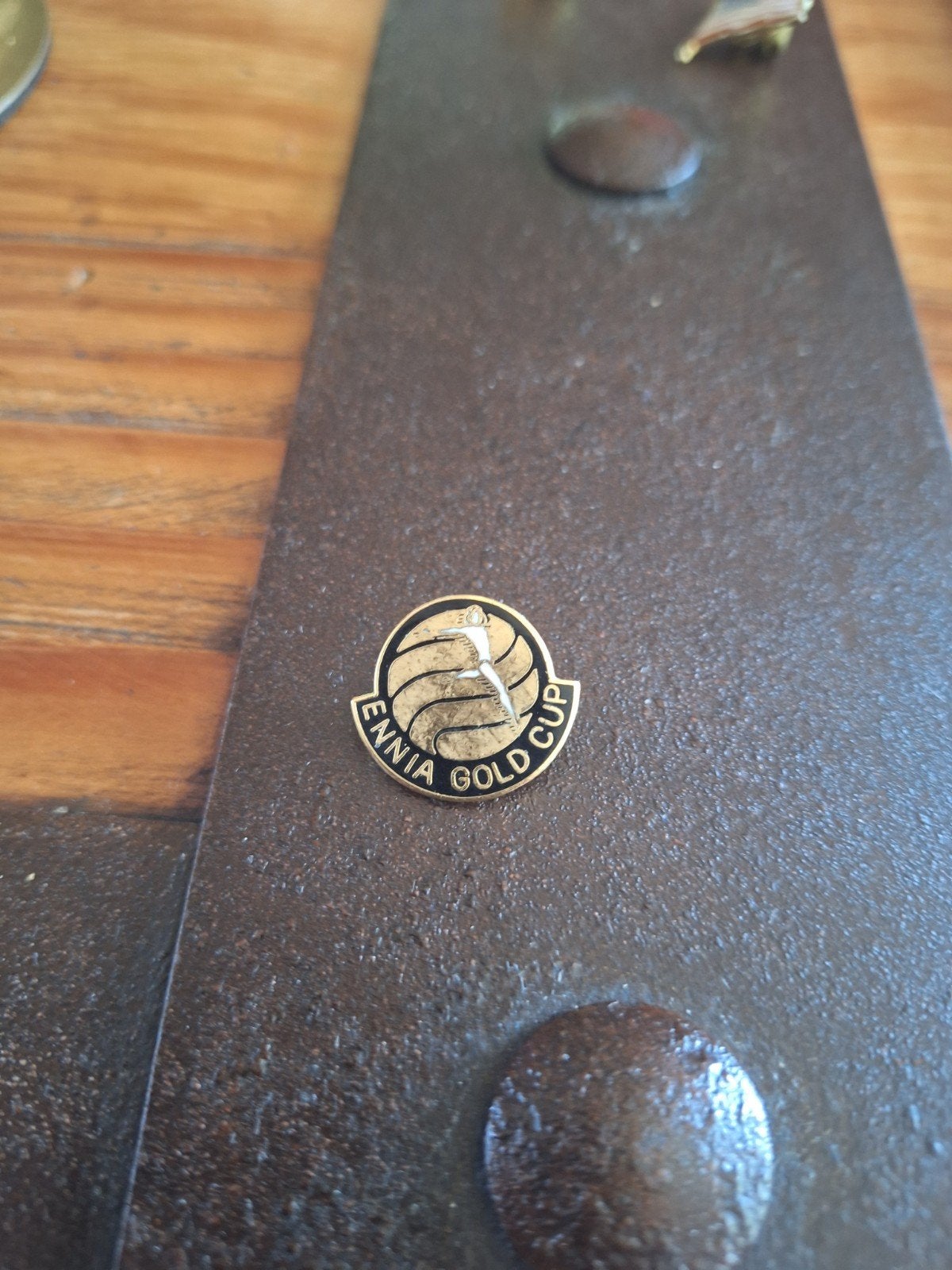 Ennia Gold Cup Speldje - Vintage Sport Pin, Ophalen of Verzenden