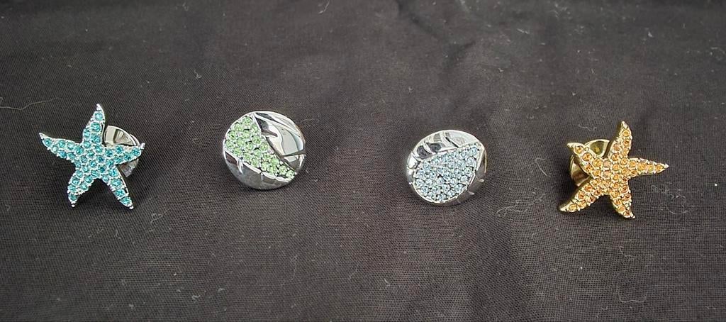 Swarovski Broches: 1x Goudkleurig, 3x Zilverkleurig, Met kristal, Overige materialen, Minder dan 4 cm, Nieuw