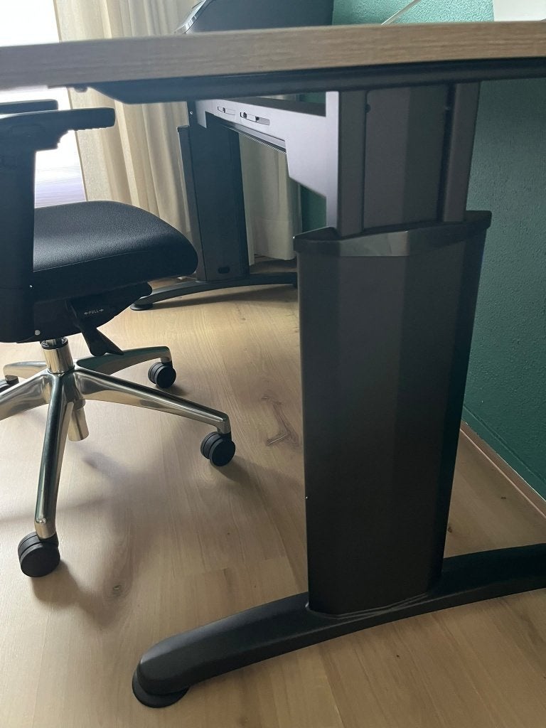 Foto 6 van Bureau en bureaustoel