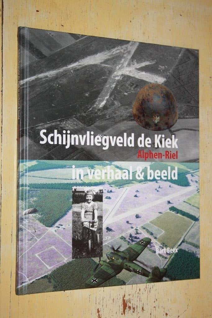 Schijnvliegveld de Kiek in verhaal en beeld Beex Alphen Riel, Ophalen of Verzenden, Tweede Wereldoorlog, Zo goed als nieuw, Luchtmacht