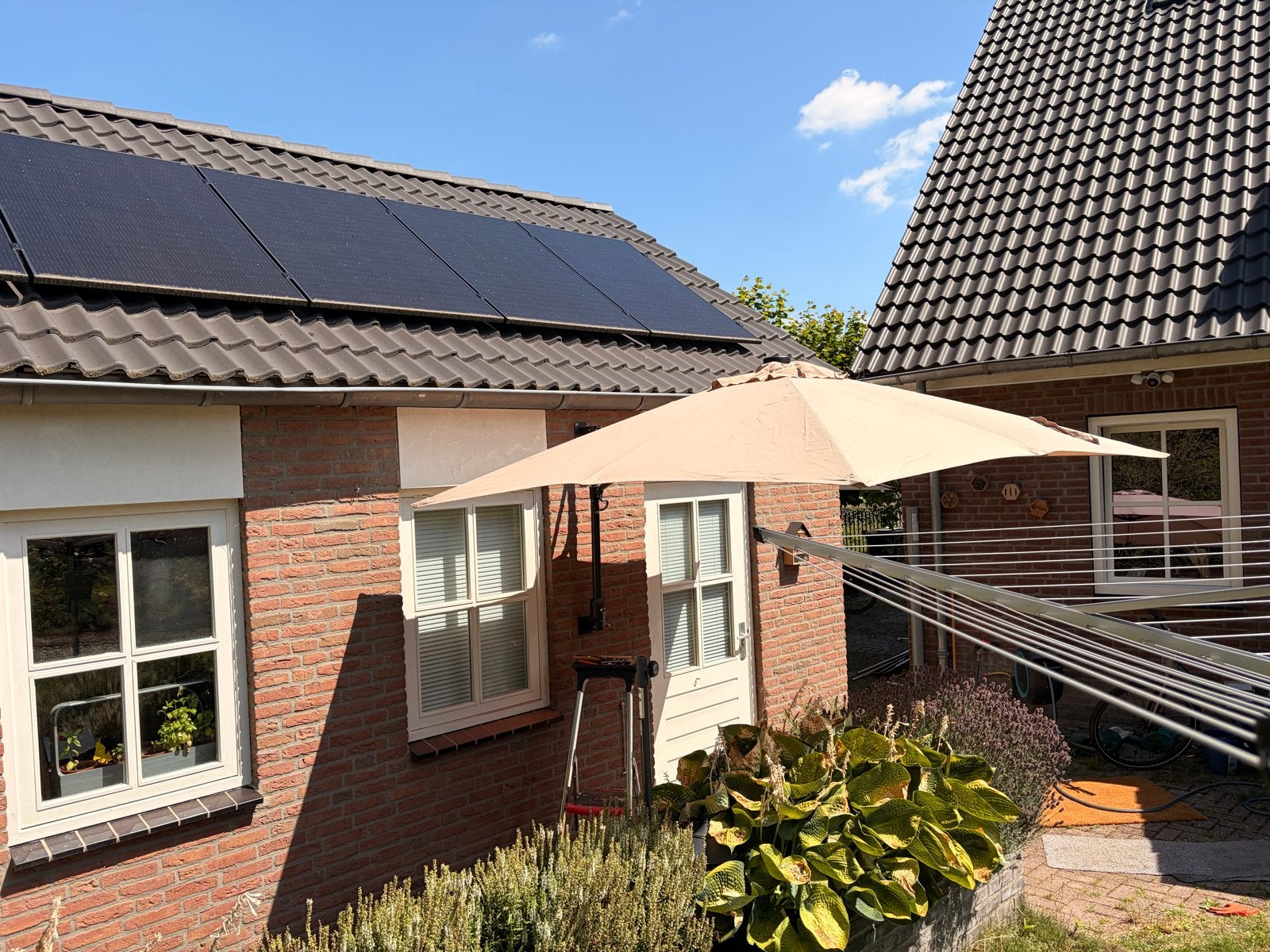 Muurparasol - Beige - Kantelbaar en Verstelbaar, Ophalen, Muurparasol, Kantelbaar, Nieuw