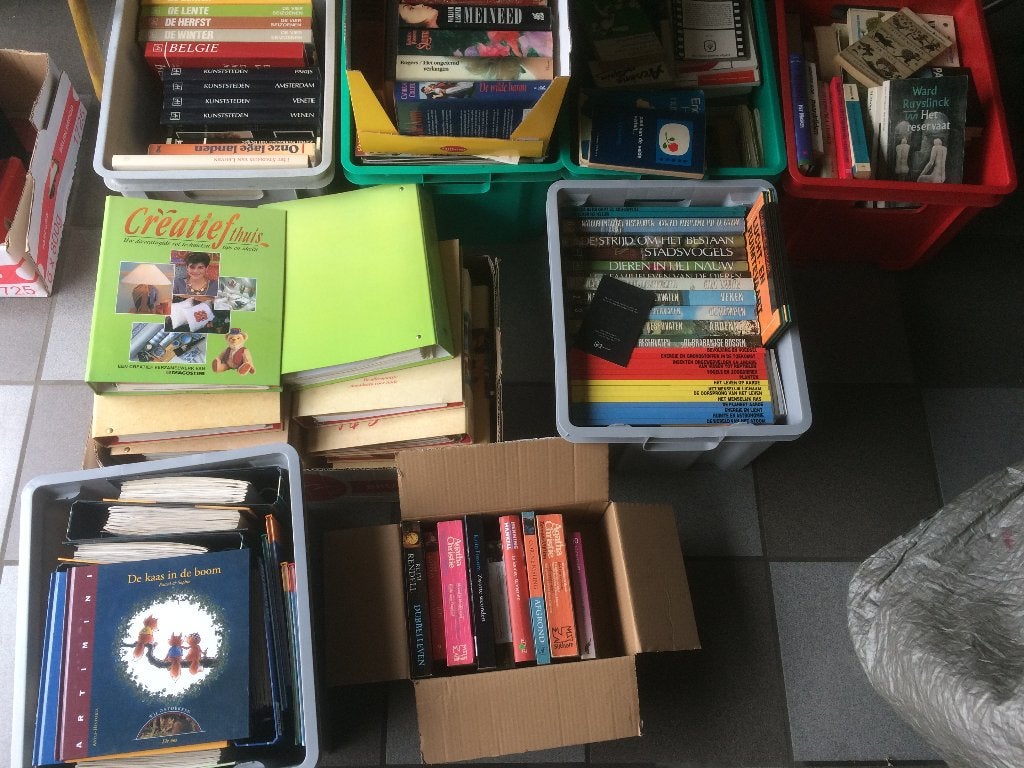 Lot boeken en tijdschriften, thrillers, allerlei, Ophalen, Gelezen, Verschillende onderwerpen