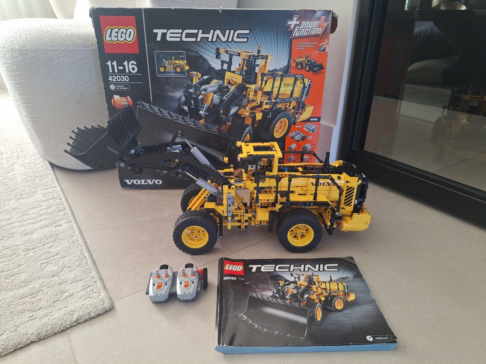 Lego Technic 42030 Volvo Graafmachine - Compleet & Werkend, Ophalen of Verzenden, Zo goed als nieuw