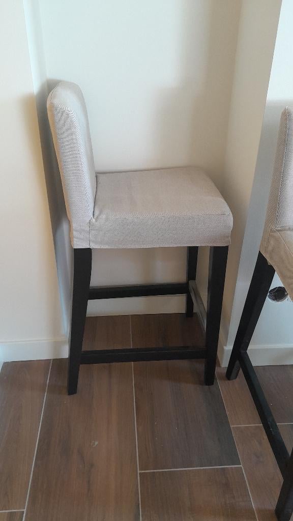 Barkruk, IKEA, grijs gestoffeerd, 3 stuks, Ophalen, Met voetsteun, 60 tot 90 cm, Zo goed als nieuw