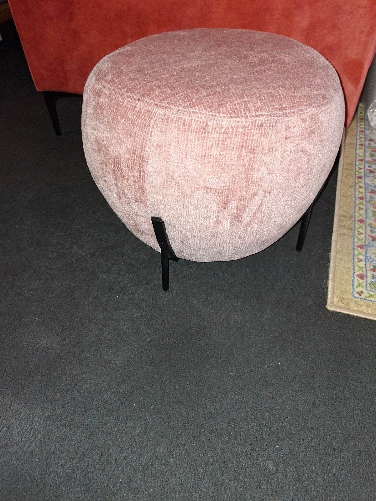 Roze poef met metalen poten, Ophalen, Zo goed als nieuw, Stof, Modern