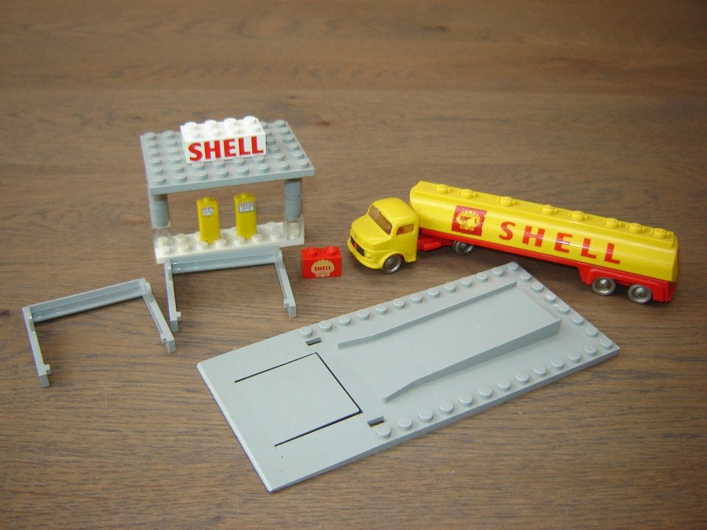 LEGO VINTAGE SHELL TANKSTATION MET TANKWAGEN 325Jaren 60, Lego, Overige typen, Ophalen of Verzenden, Zo goed als nieuw