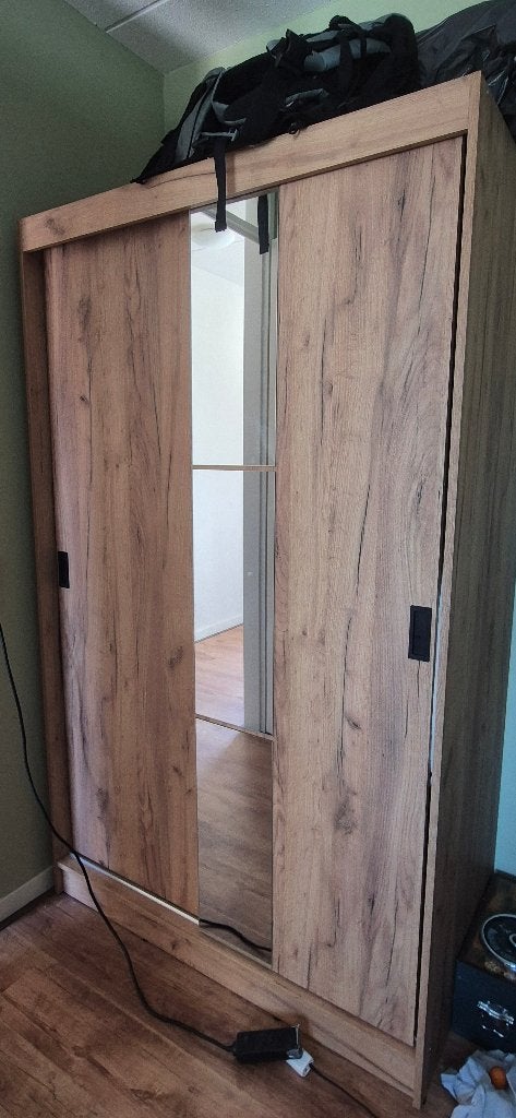 Jysk Kledingkast ODDER, Huis en Inrichting, Kasten | Kledingkasten, Ophalen, 100 tot 150 cm, Met plank(en), Zo goed als nieuw