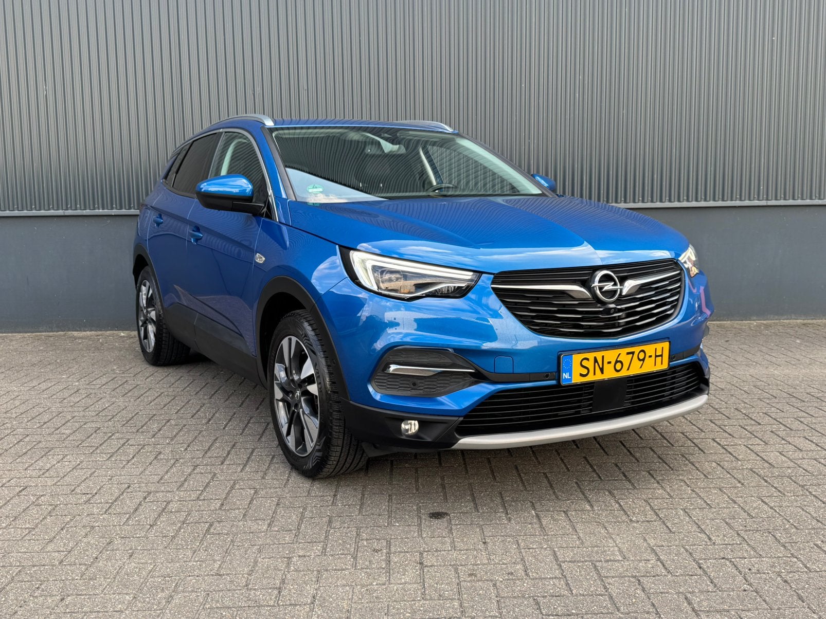 Opel Grandland X 1.2 Turbo Business Executive | 72.000 NAP |, Voorwielaandrijving, Zwart, 1199 cc, Blauw