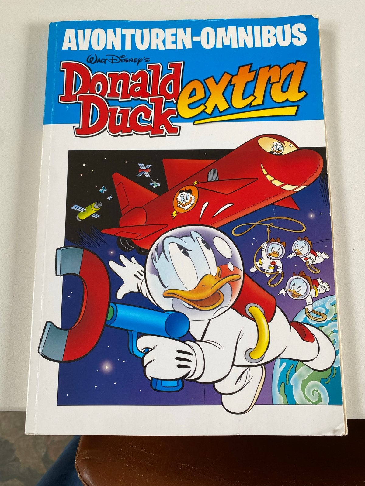 Donald Duck Avonturen-Omnibus & Donald Duck Extra, Boeken, Meerdere stripboeken, Ophalen of Verzenden, Zo goed als nieuw