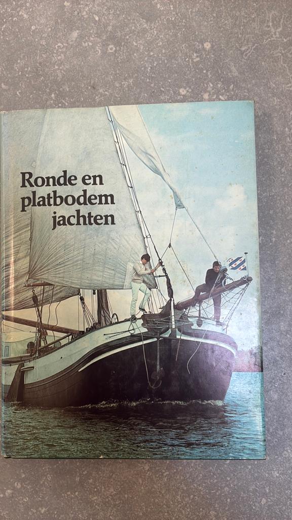 Ronde en platbodem jachten. HUITEMA, Ophalen of Verzenden, Zo goed als nieuw