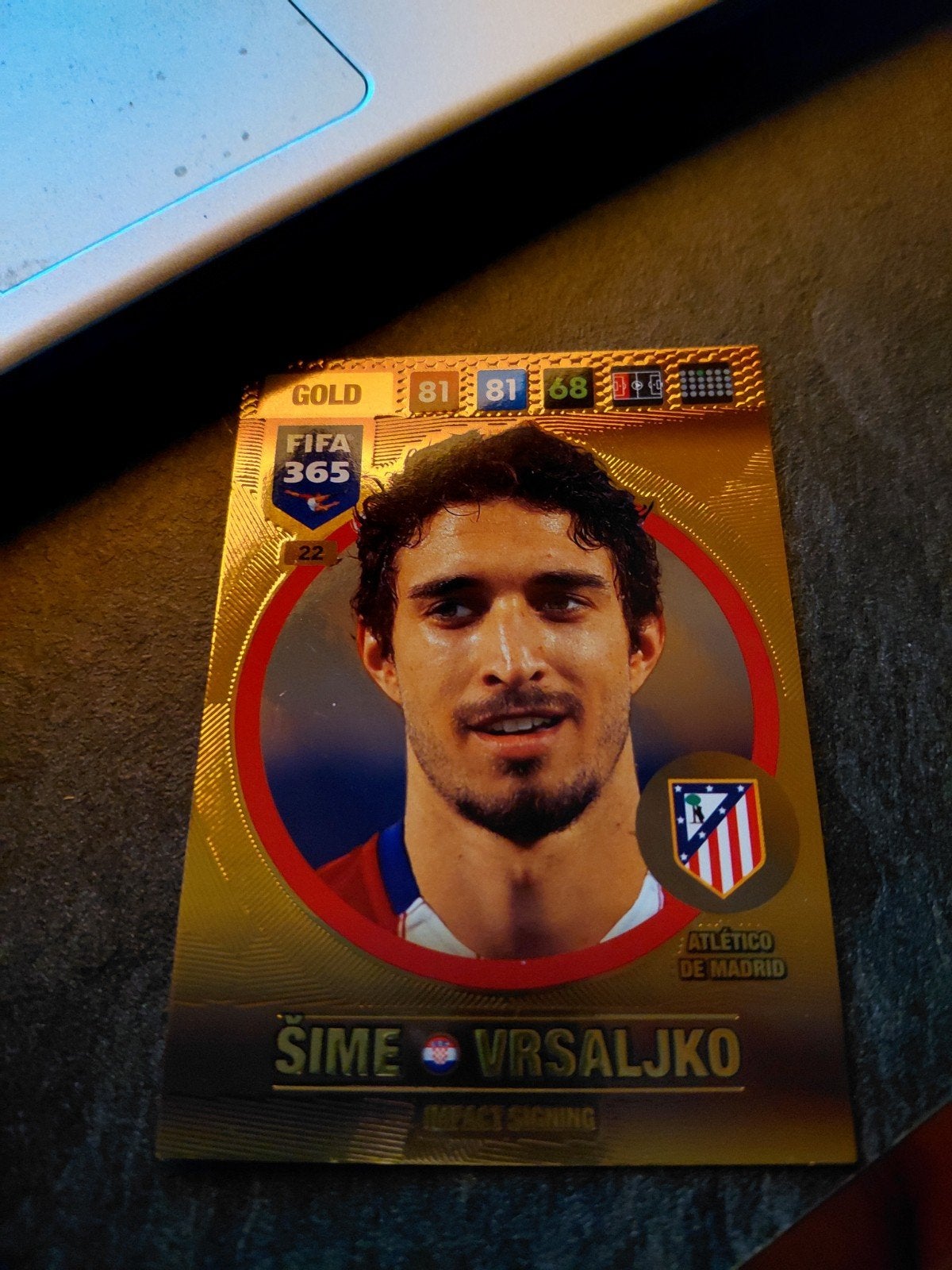 FIFA 365 Impact Signing Sime Vrsaljko, Verzamelen, Sportartikelen en Voetbal, Ophalen of Verzenden, Zo goed als nieuw, Buitenlandse clubs
