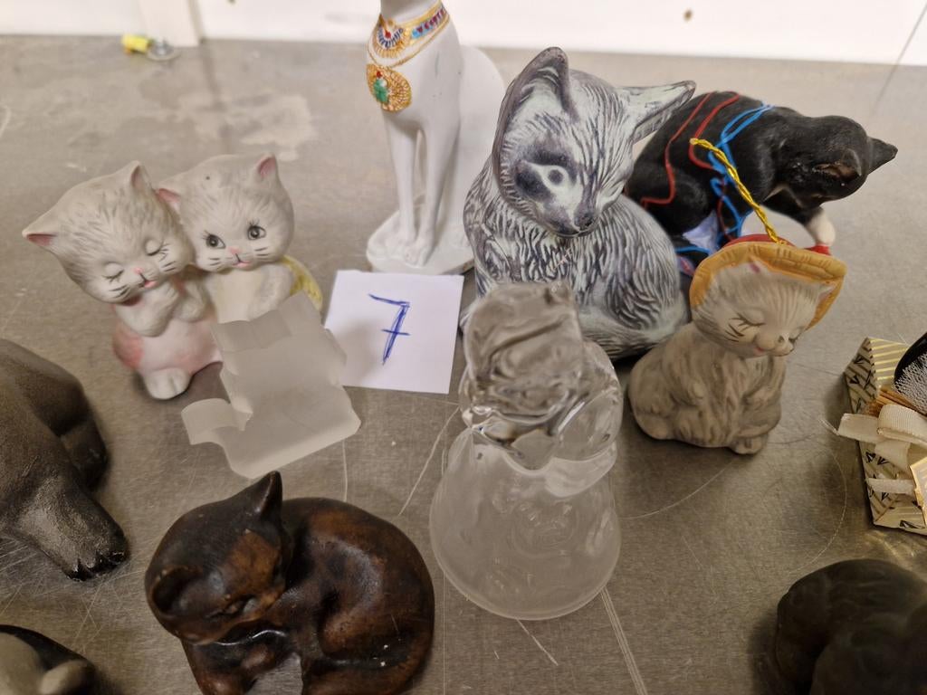 diverse Poezen beeldjes poes kat  ( NR 7, Ophalen of Verzenden, Zo goed als nieuw, Dier