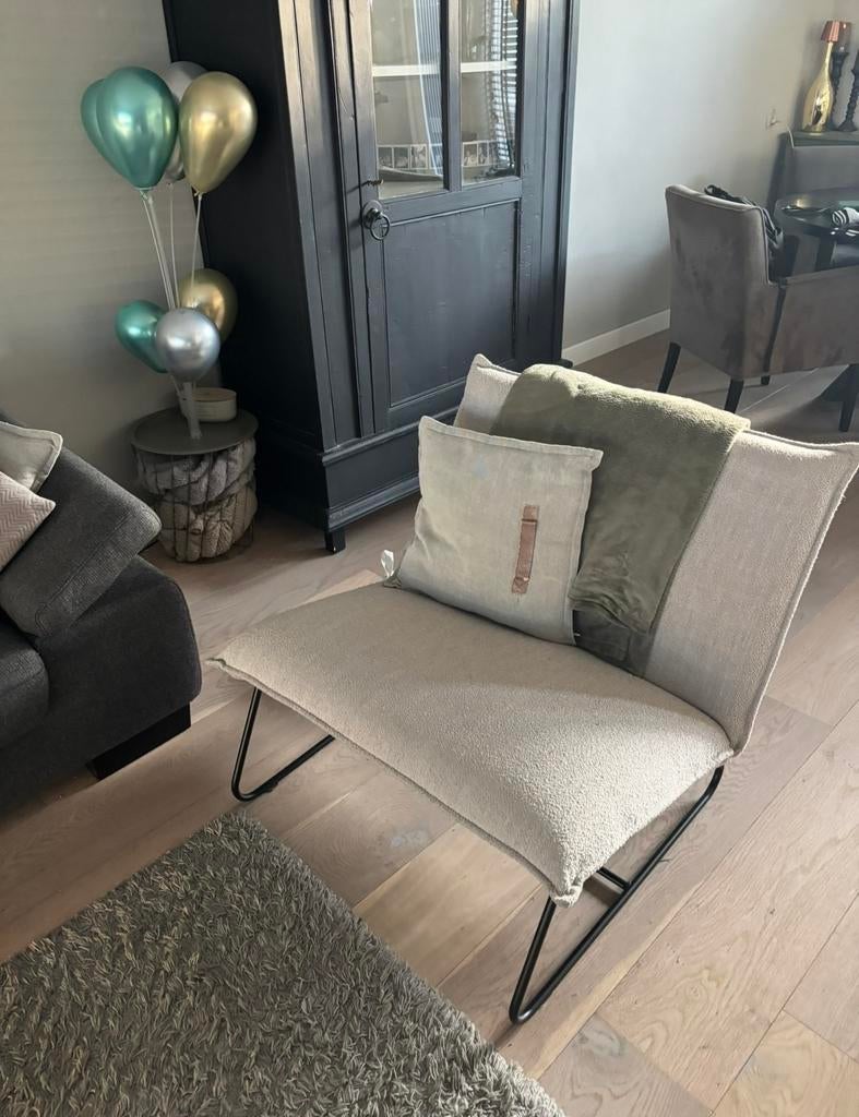 Comfortabele fauteuil met metalen onderstel, Ophalen, Zo goed als nieuw