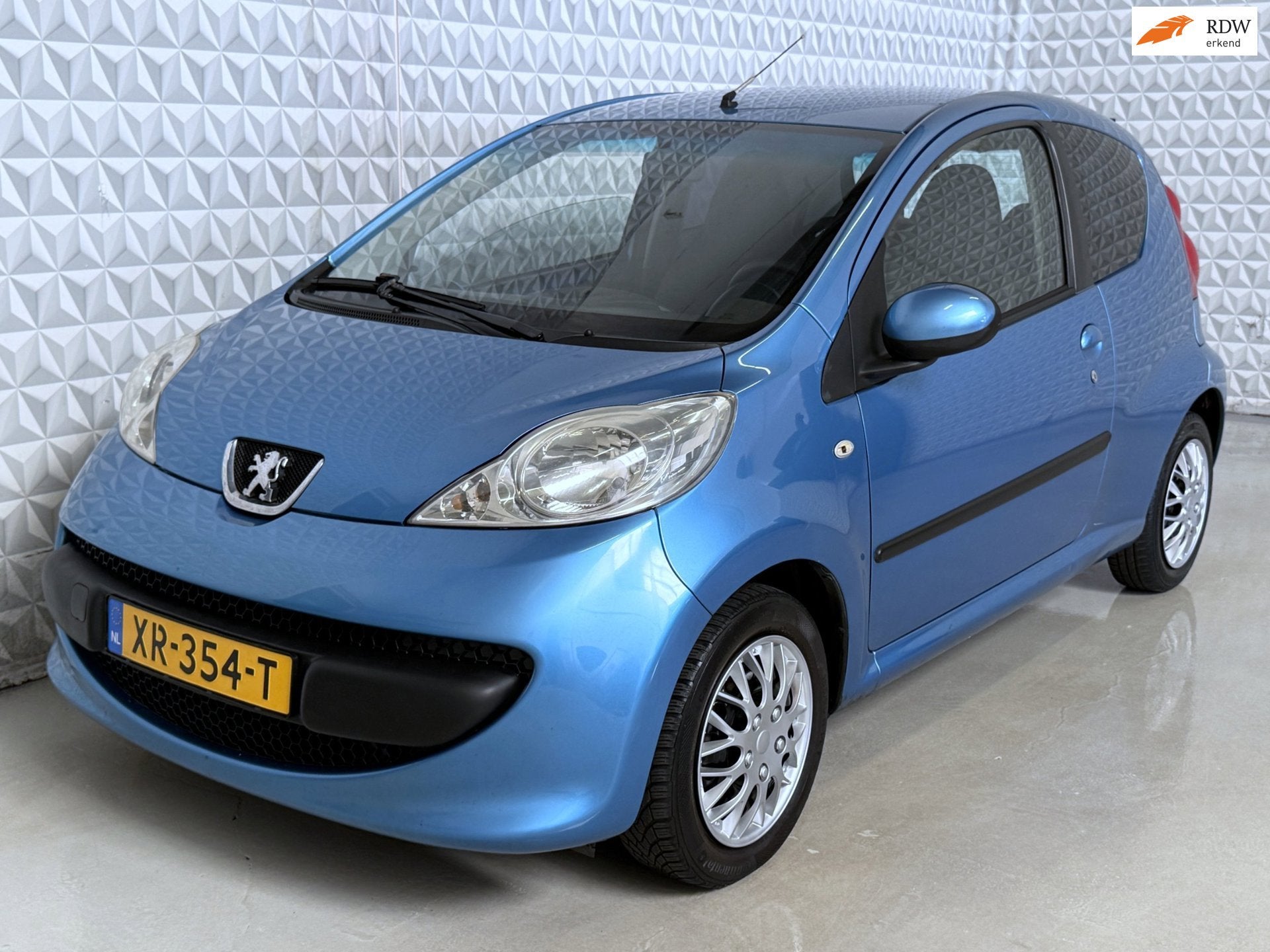 Peugeot 107 1.0-12V XR met APK tot 09/2027 *LEUKE AUTO!* (20, Auto's, Voorwielaandrijving, Stof, Gebruikt, Zwart
