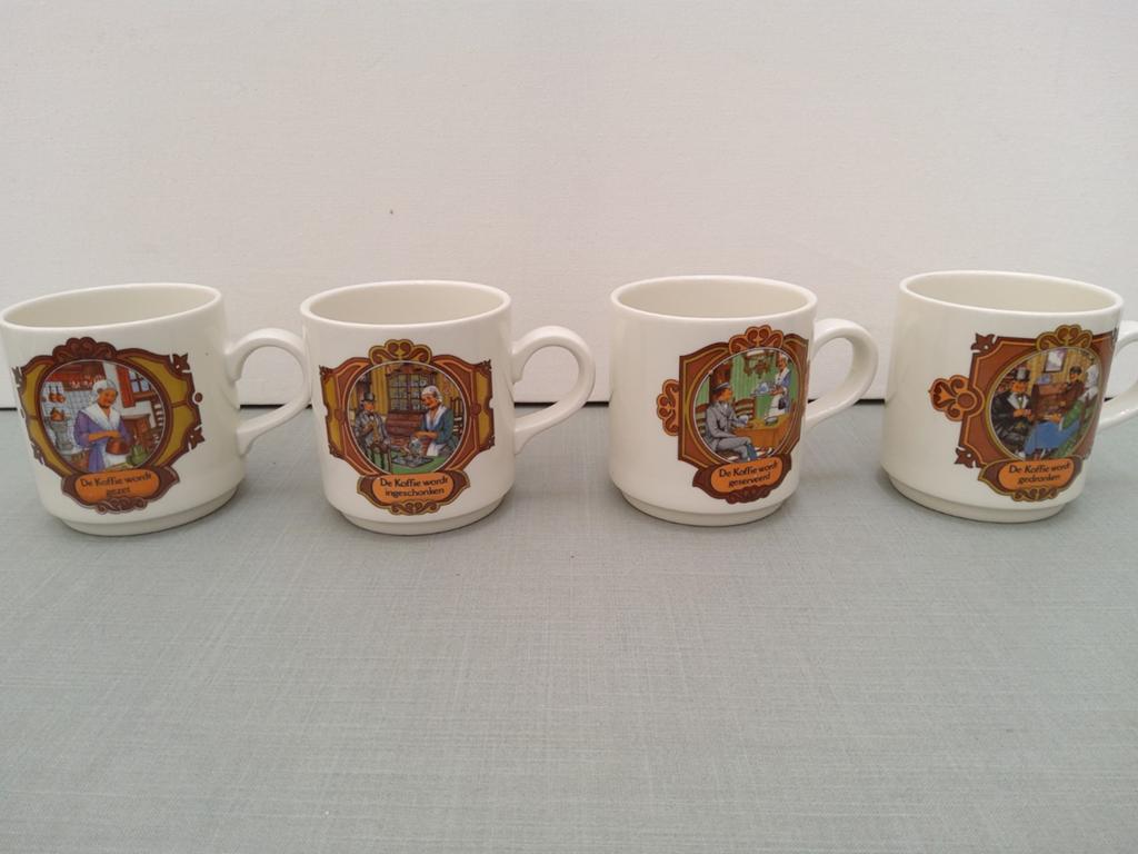 Villeroy & Boch - Douwe Egberts - 4 Mokjes met oor, Antiek en Kunst, Ophalen of Verzenden