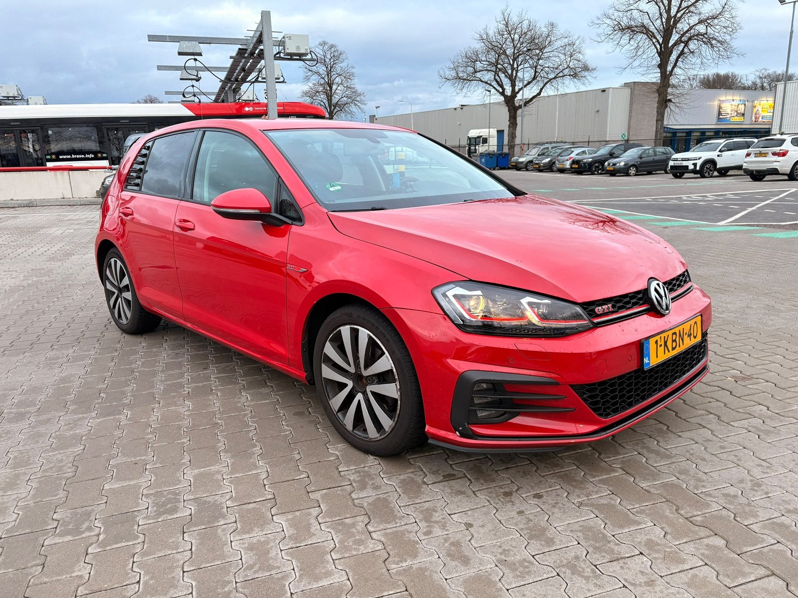 VOLKSWAGEN GOLF 1.4 TSI Comfortline - GTI 2019 LOOK -, Auto's, Voorwielaandrijving, Dealer onderhouden, Stof, 1147 kg