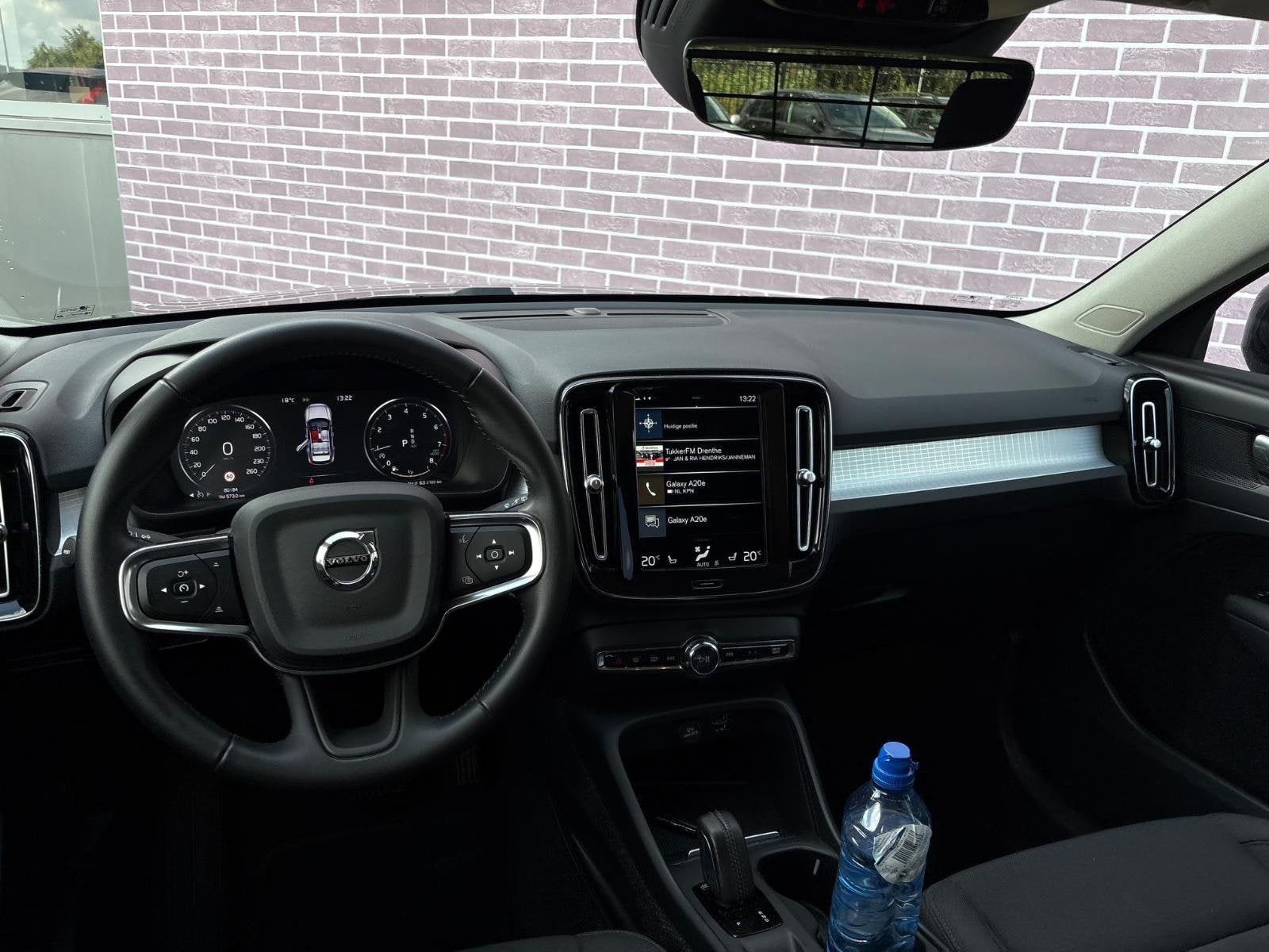 Volvo XC40 1.5 T3 Momentum | Trekhaak | stoelverwarming | St, Auto's, 12 maanden, 1525 kg, Gebruikt, Euro 6