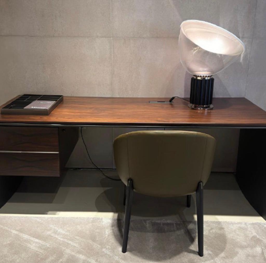 Minotti Linha Desk Palisander showmodel 2025 LP € 15.310,-, Info@micheldethouars.nl, Minotti, 9723 CA, Nieuw