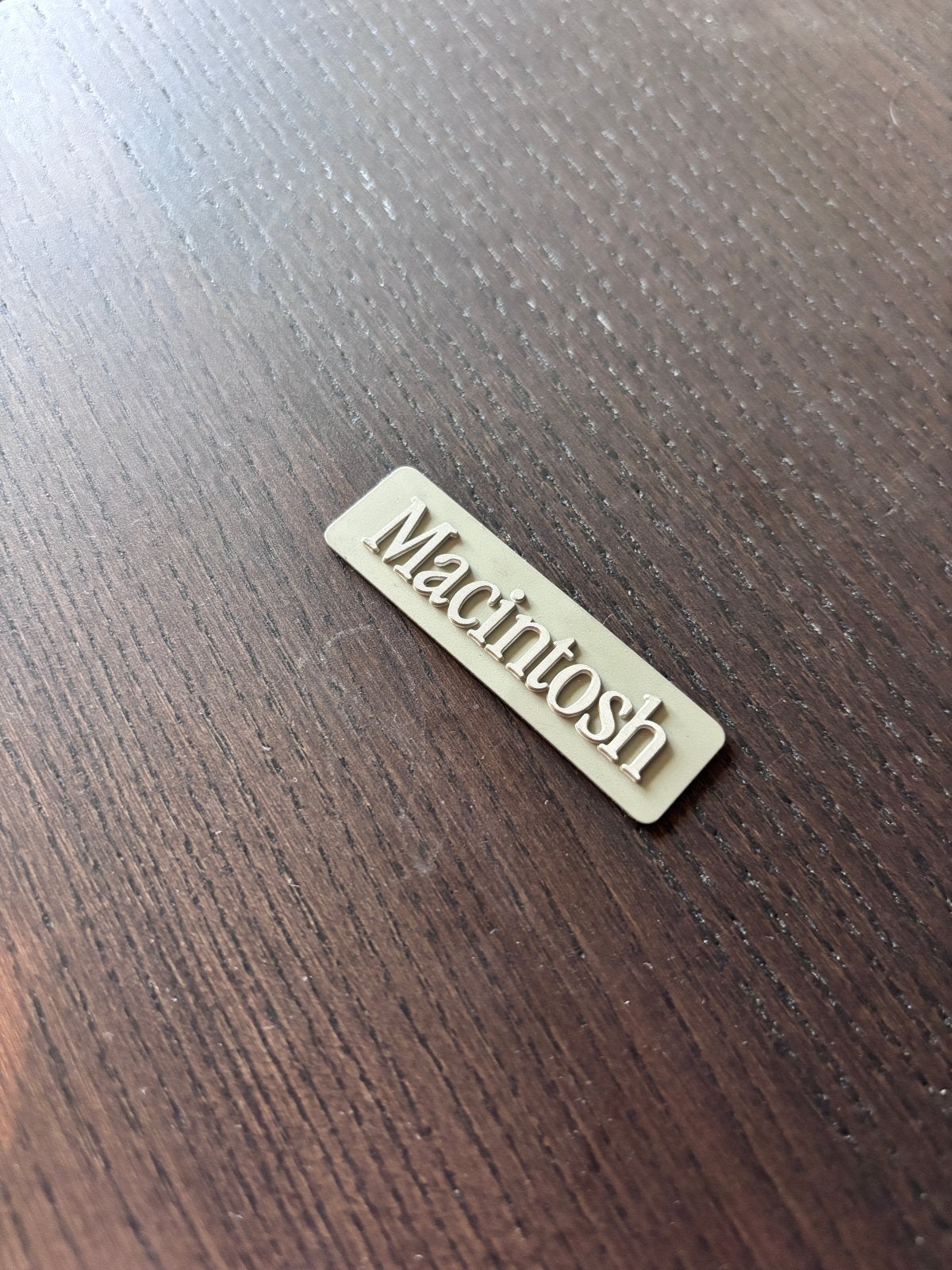 Nieuwe Old Stock Macintosh 128k Aluminium logo, Computers en Software, Ophalen of Verzenden, Nieuw