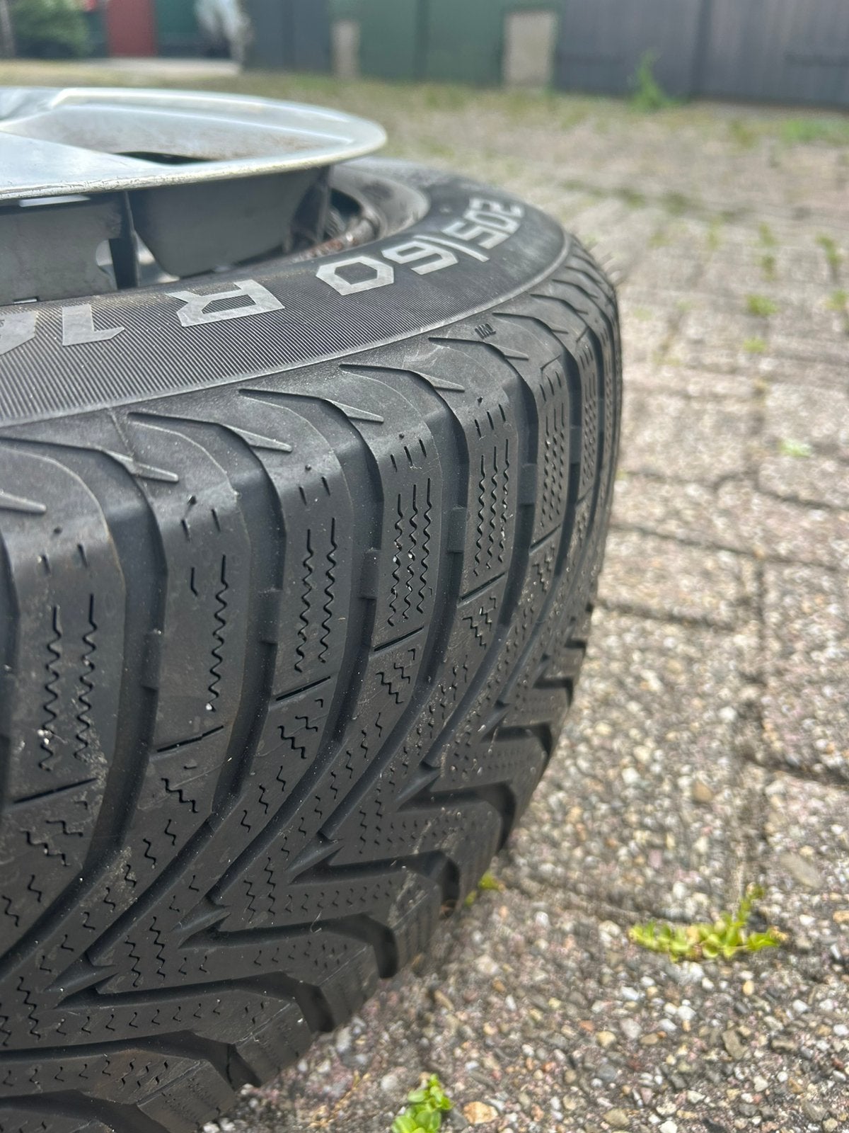 4 Winterbanden (205/60 R16 96H XL), Ophalen, Zo goed als nieuw
