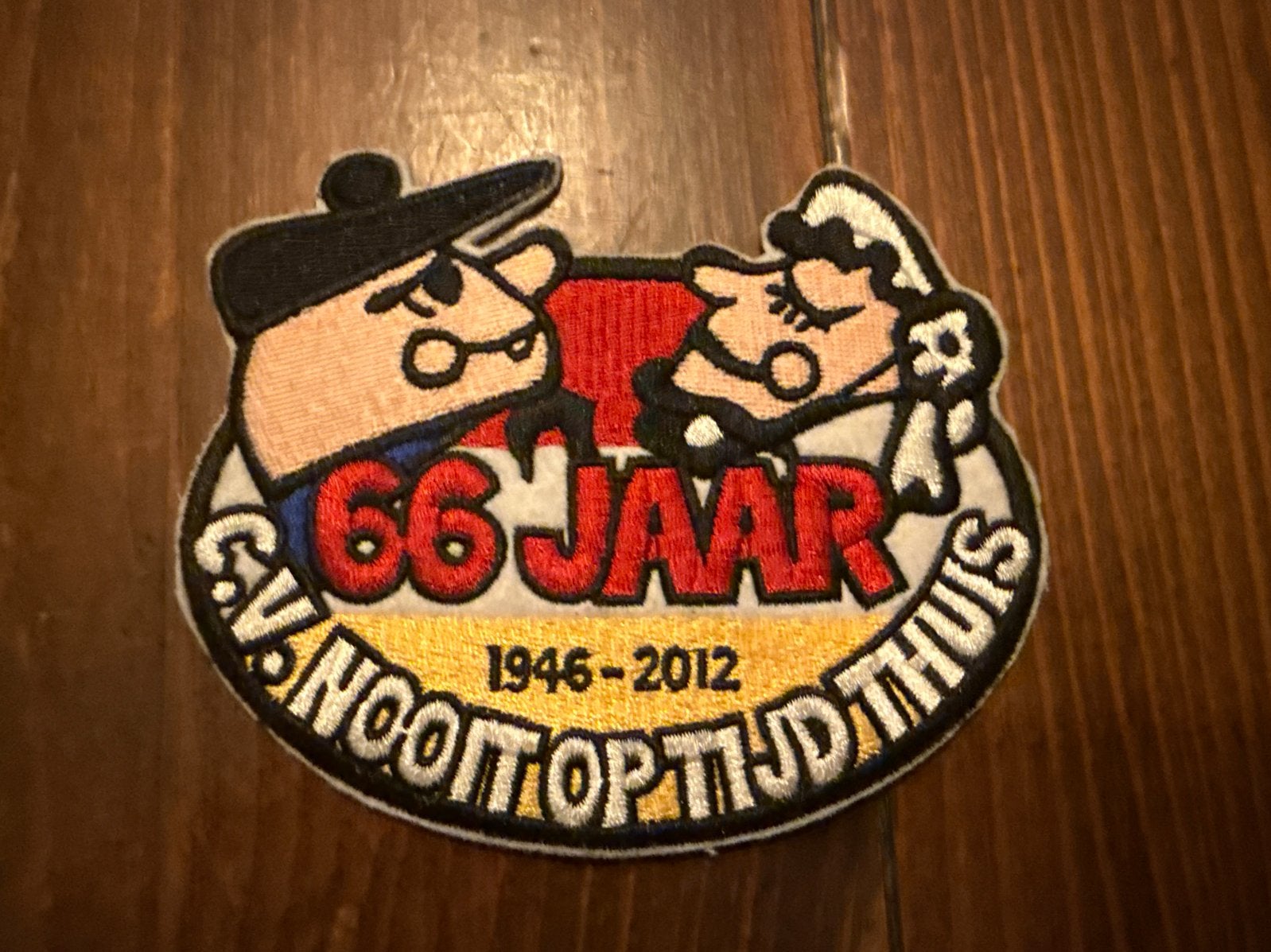 Carnavals embleem C.V. Noot op Thuis 66 jaar, Ophalen of Verzenden