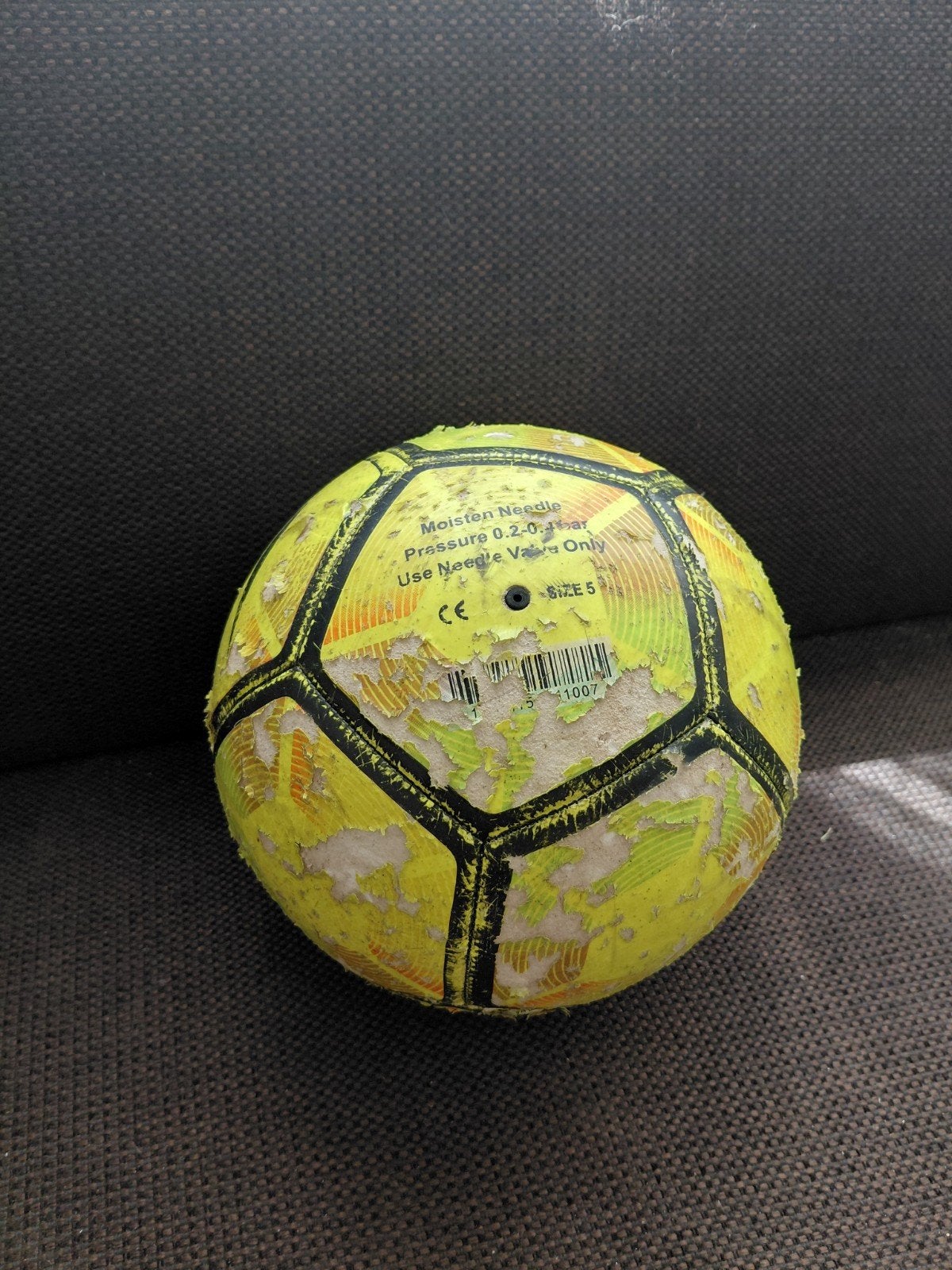 Gebruikte voetbal - DUTCHY - Maat 5, Sport en Fitness, Ophalen of Verzenden, Gebruikt, Bal