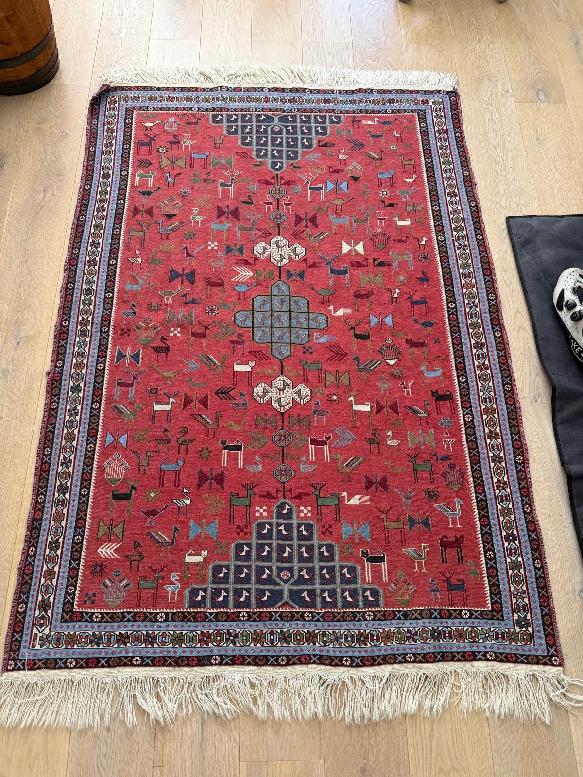 Rood vloerkleed met dierenprint 132x210 cm, 100 tot 150 cm, 200 cm of meer, Ophalen of Verzenden, Zo goed als nieuw