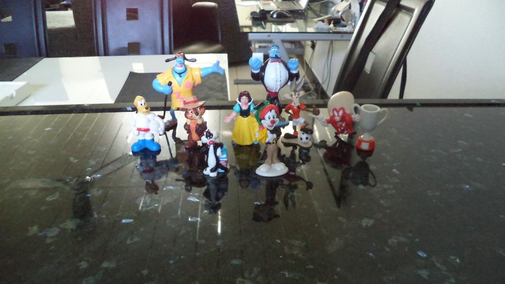 9 Disney figuren, Ophalen, Zo goed als nieuw