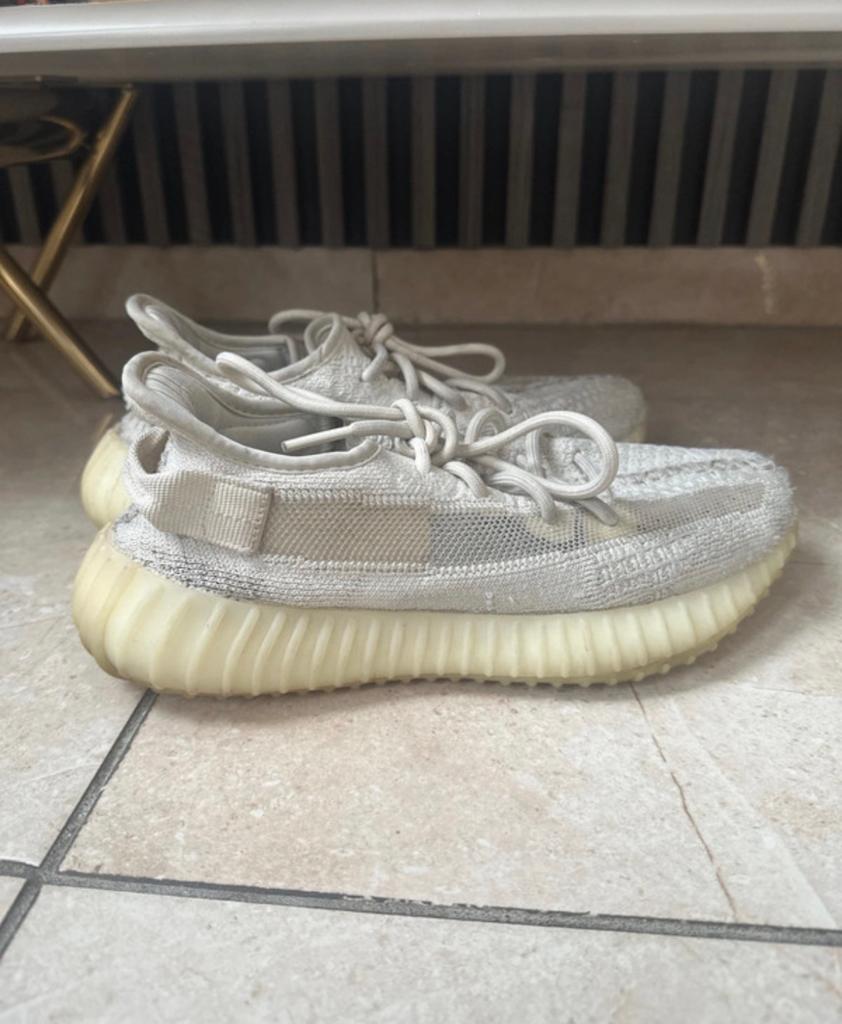Yeezys wit v2 bone, Kleding | Dames, Schoenen, Wit, Ophalen of Verzenden, Sneakers of Gympen, Zo goed als nieuw