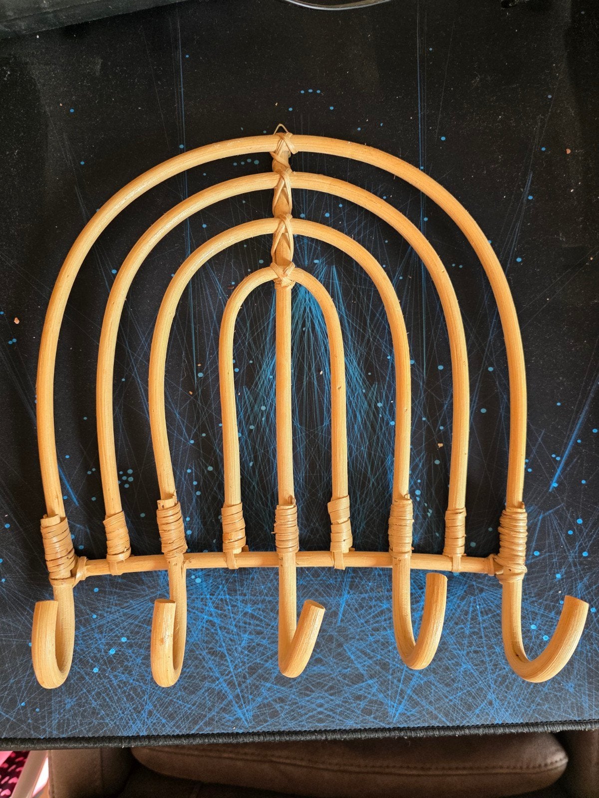 Rotan regenboog wandkapstok met 5 haken, Wandkapstok, Gebruikt, Ophalen of Verzenden, Minder dan 100 cm