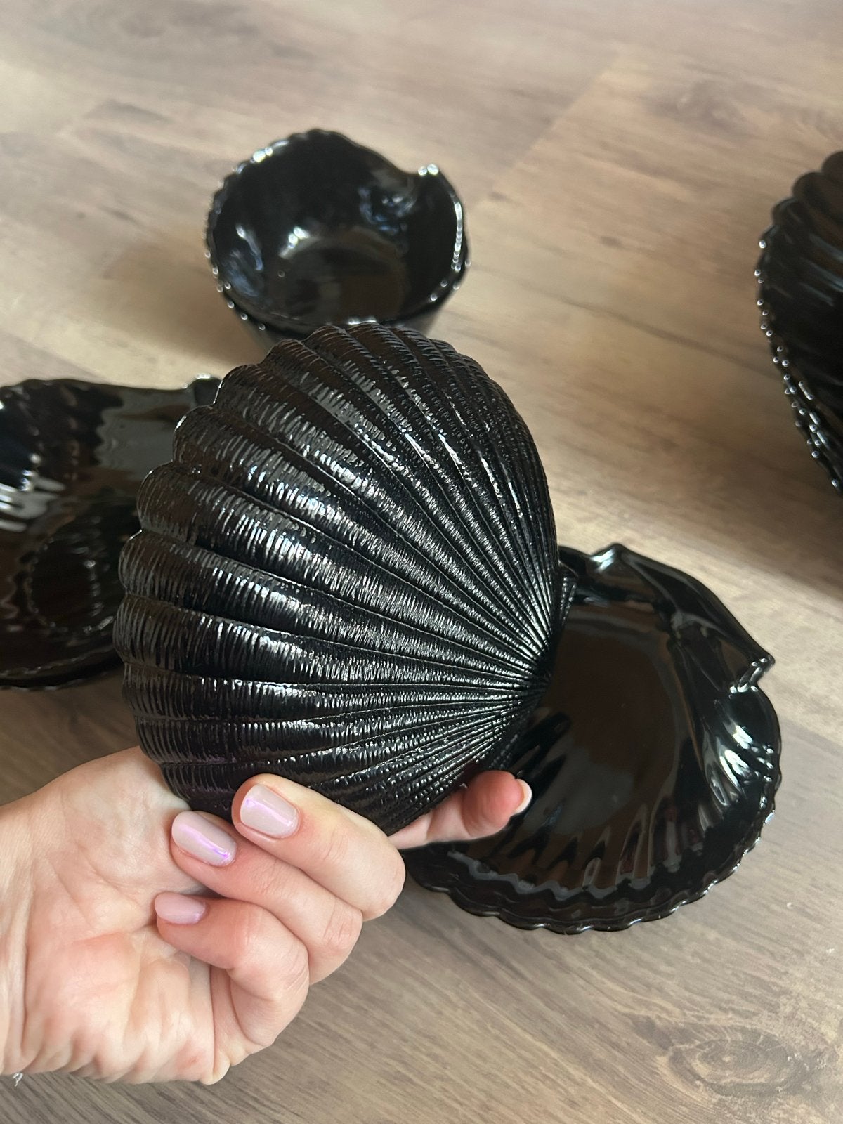 Zwart schelpvormig servies, 12-delig, Ophalen, Keramiek, Vintage, Zo goed als nieuw