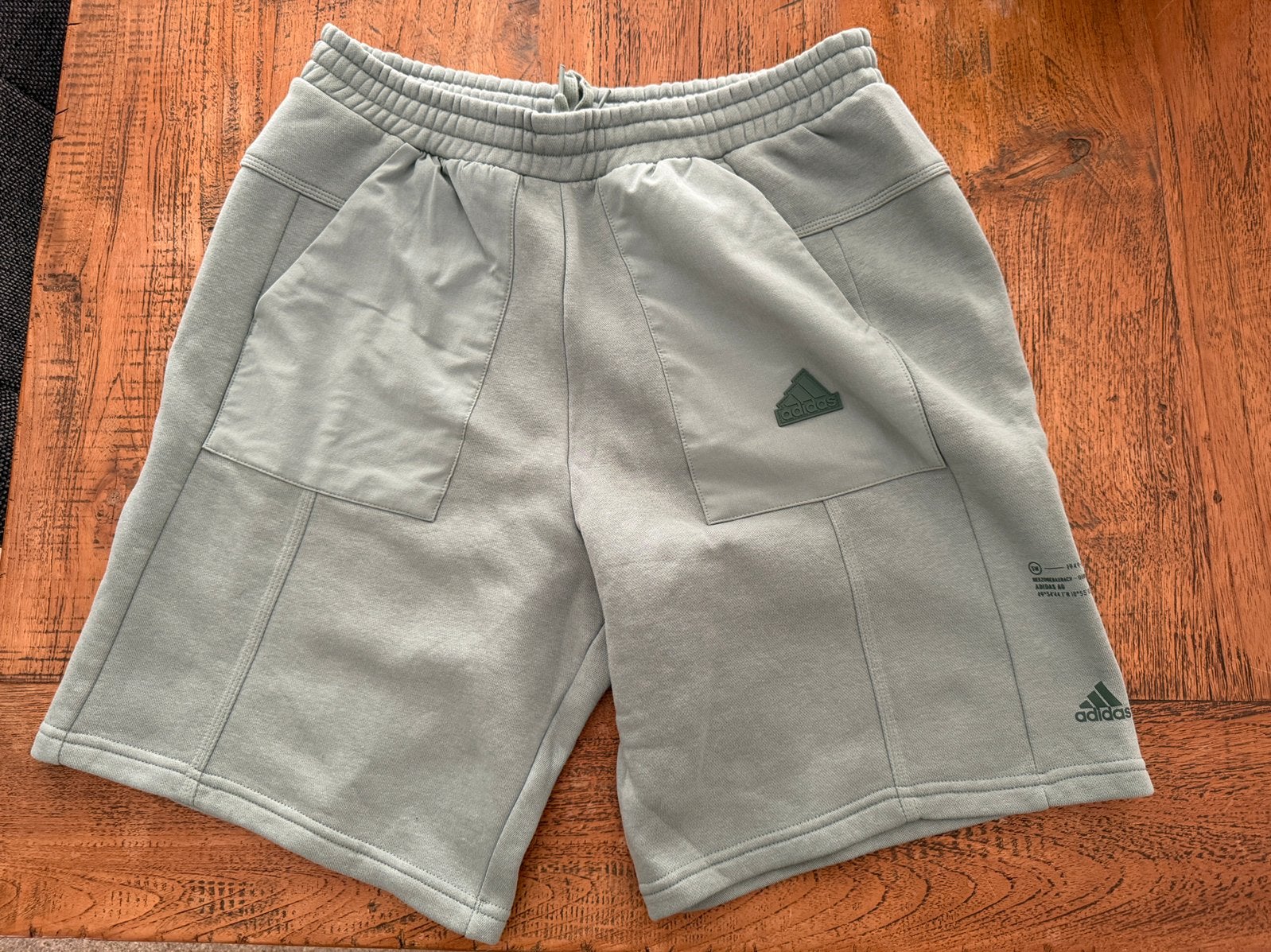 Adidas korte broek groen mt M zgan, Maat 48/50 (M), Ophalen of Verzenden, Zo goed als nieuw, Groen
