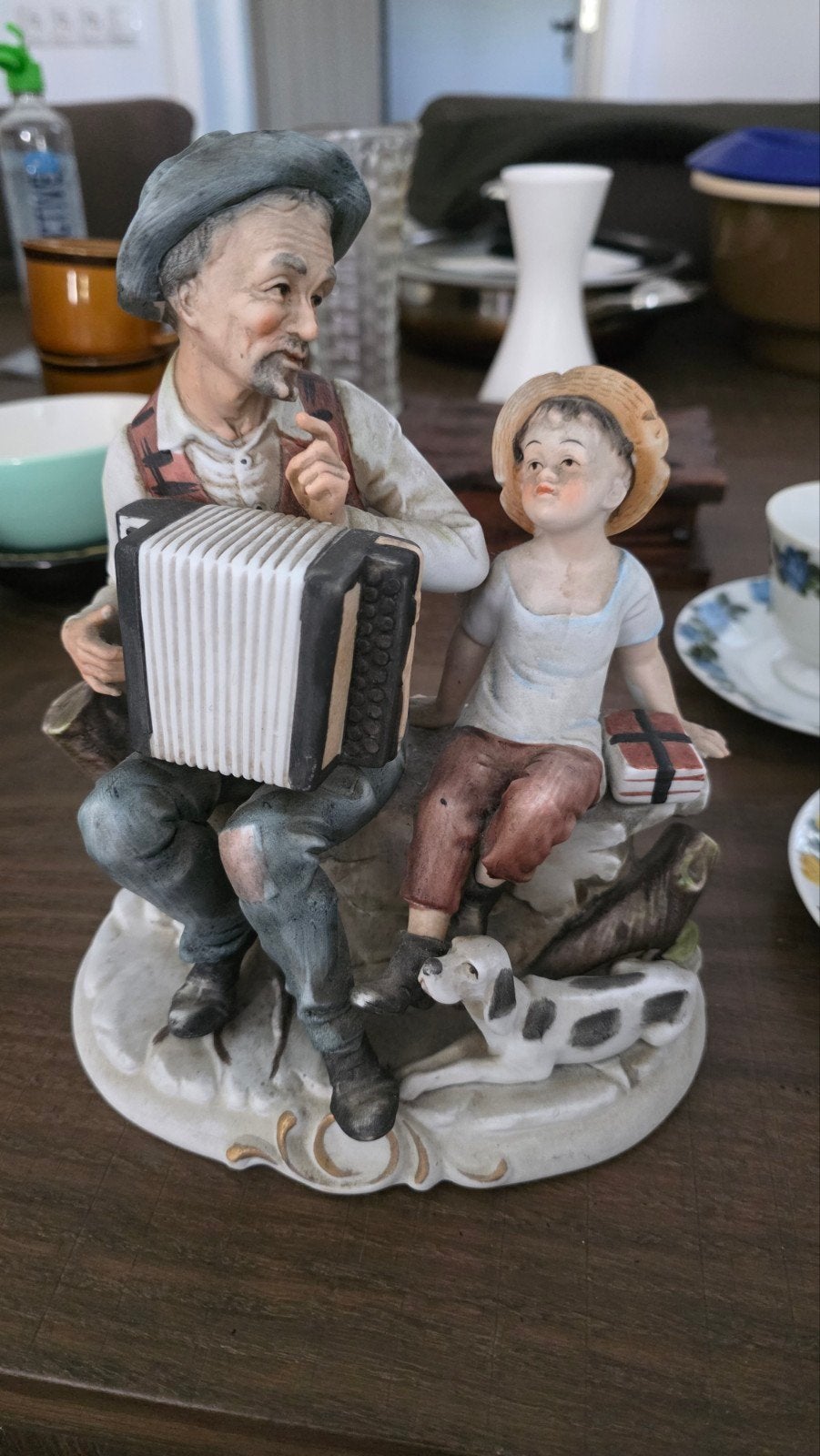 Beeldje van accordeonist met kind en hond, Ophalen of Verzenden, Zo goed als nieuw, Overige typen
