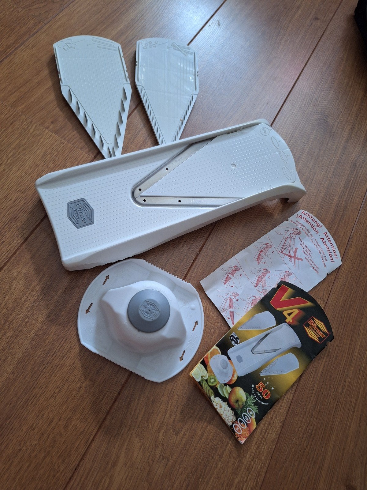 Börner V4 Schaaf Mandoline met 2 opzetstukken, Kunststof, Ophalen of Verzenden, Zo goed als nieuw, Snijmachine
