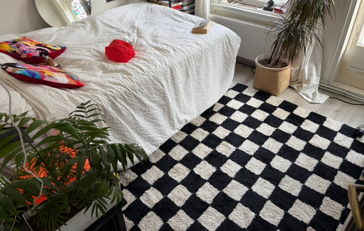 Retro vloerkleed - 200x290cm, Zwart/Wit, Huis en Inrichting, Stoffering | Vloerbedekking, Ophalen, Zo goed als nieuw, Wit, Tapijt