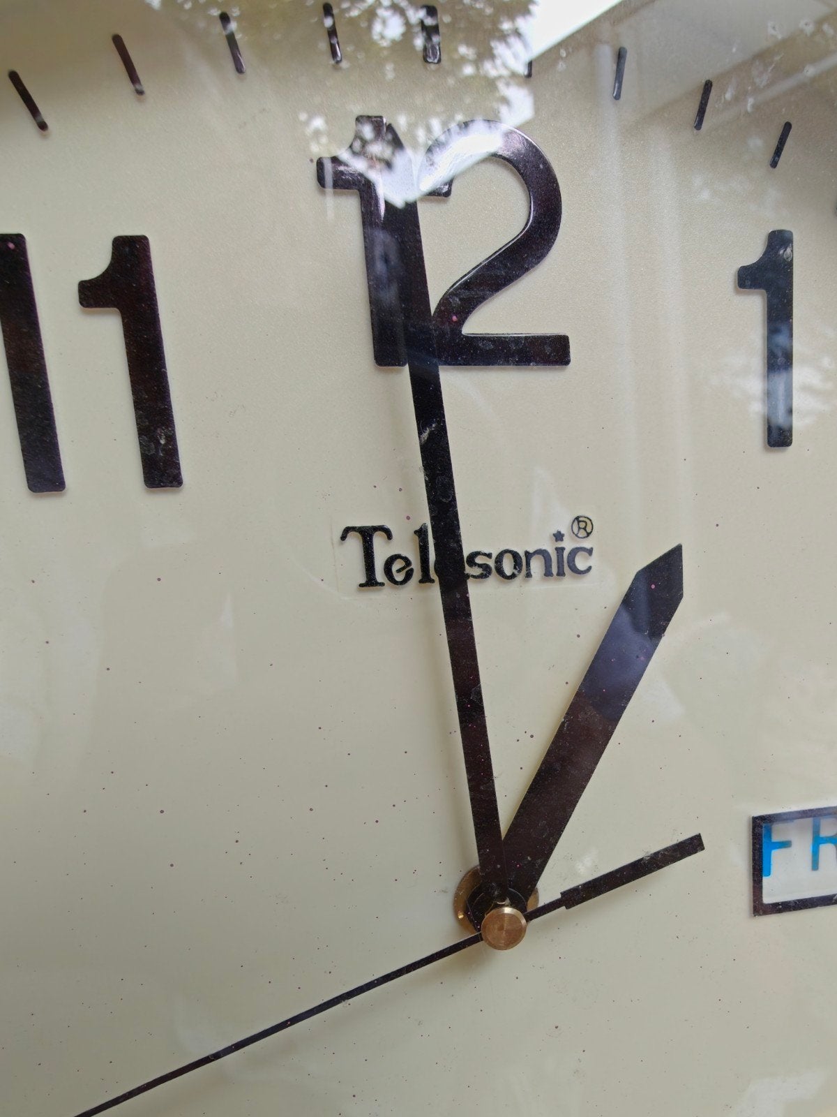 Grote Vintage Telesonic Quartz Wandklok met Kalender, Ophalen of Verzenden