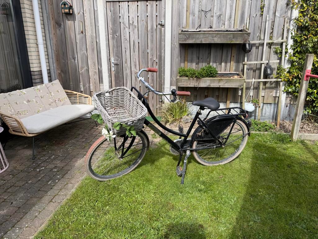 Popal fiets zwart 26 inch met leuke mand, Fietsen en Brommers, Fietsen | Meisjes, Ophalen, Gebruikt, 26 inch of meer