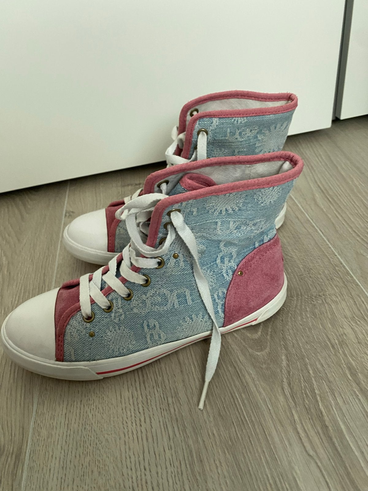 Ugg sneakers maat 33, Gebruikt, Meisje, Schoenen, Ophalen of Verzenden