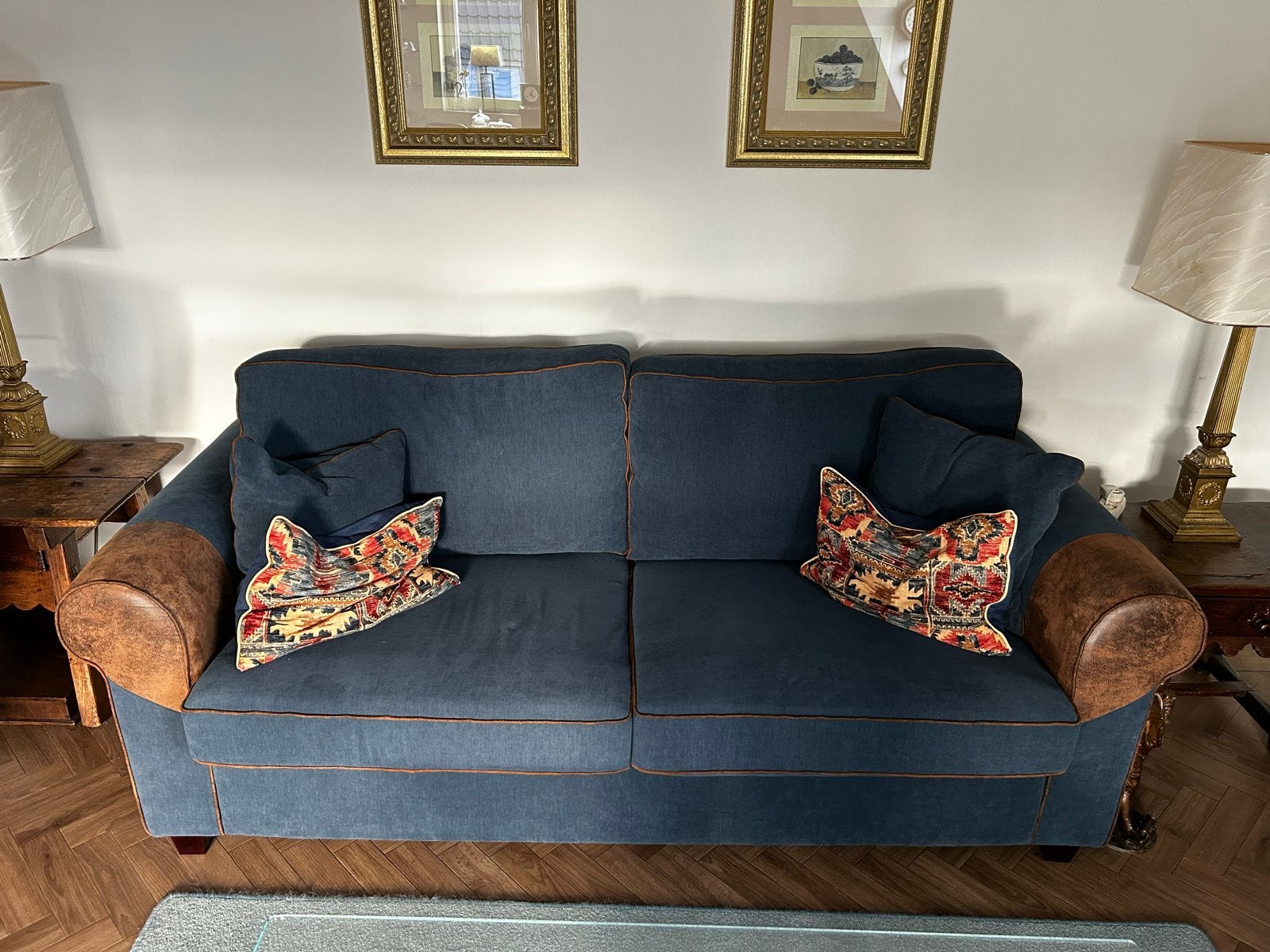 John Bardale bank zgan - donkerblauw met leren bies, Huis en Inrichting, Ophalen, Gebruikt, 150 tot 200 cm, Driepersoons
