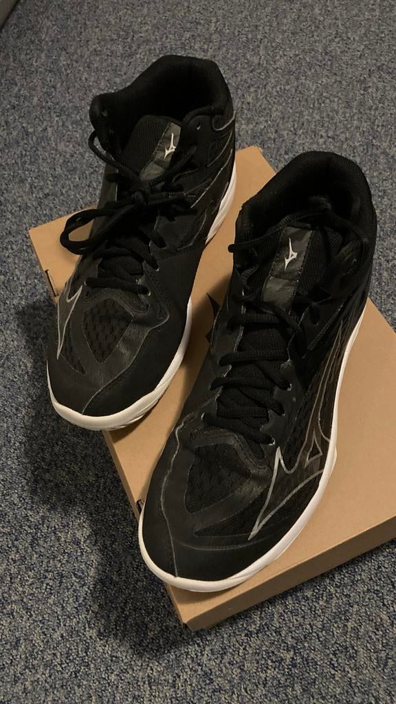 Mizuno indoor korfbalschoenen halfhoog maat 42, Ophalen of Verzenden, Zo goed als nieuw, Schoenen