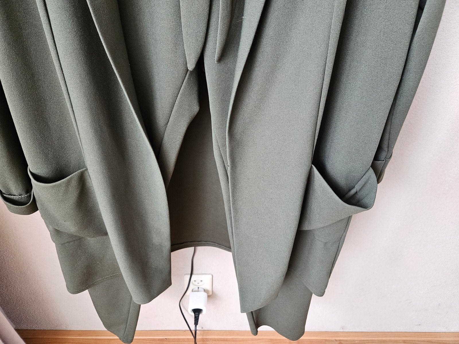 Groen Travelpak maat 40/42 - broek en jasje, Kleding | Dames, Broeken en Pantalons, Maat 38/40 (M), Ophalen of Verzenden, Zo goed als nieuw