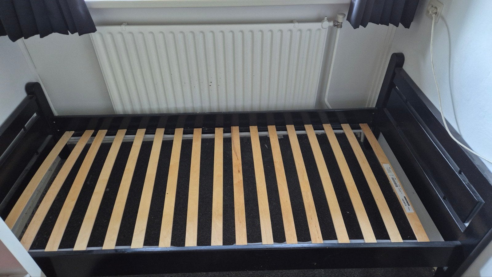 Eenpersoonsbed 200x90 cm met lattenbodem, Gebruikt, 90 cm, Eenpersoons, Zwart